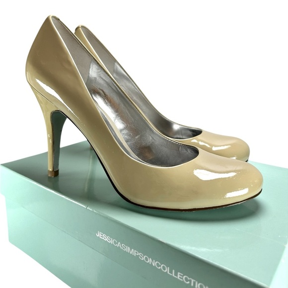 J.S. Oscar by JESSICA SIMPSON Beige Dove/Smooth Patent Leather HIGH HEEL 7.5M - Picture 1 of 7